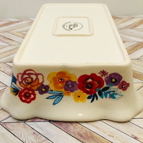 Pioneer Woman Flea Market Decorated 2.3-Quart Ruffle Top Stoneware Bakeware - Picture 6 of 7